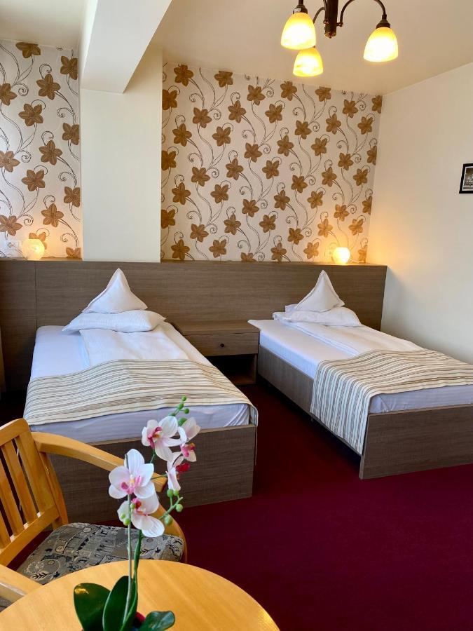 Pensiunea Rix Rooms Φωξάνη Εξωτερικό φωτογραφία