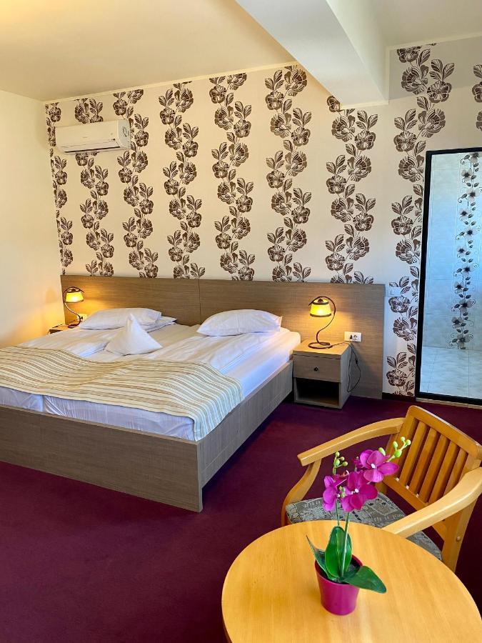 Pensiunea Rix Rooms Φωξάνη Εξωτερικό φωτογραφία